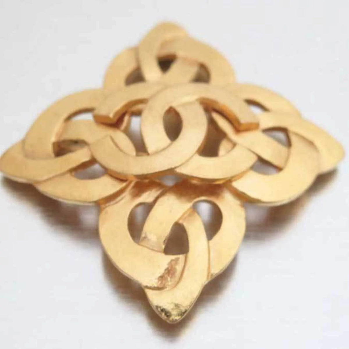 Gold Brooch D4763