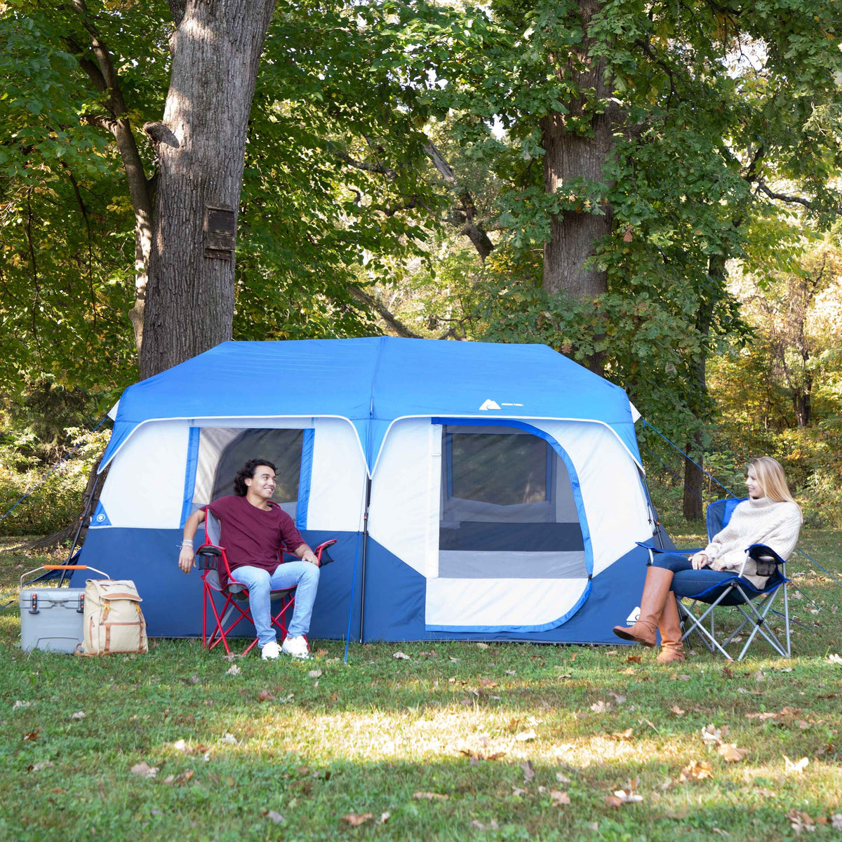 8-Person Cabin Tent with LED Lighted Poles U658