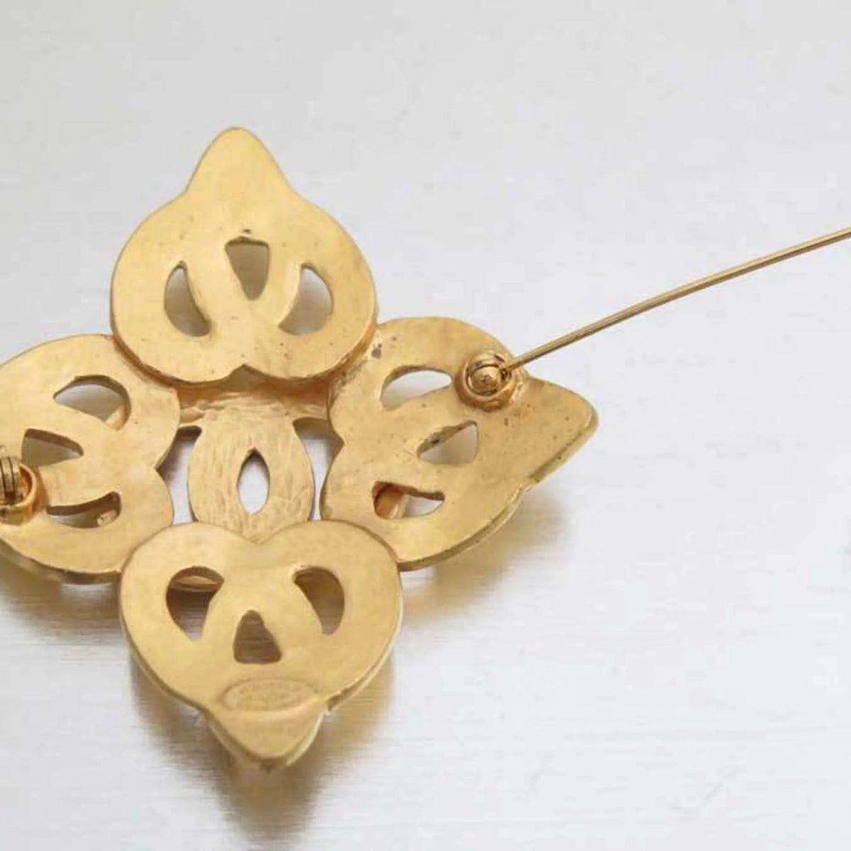 Gold Brooch D4763