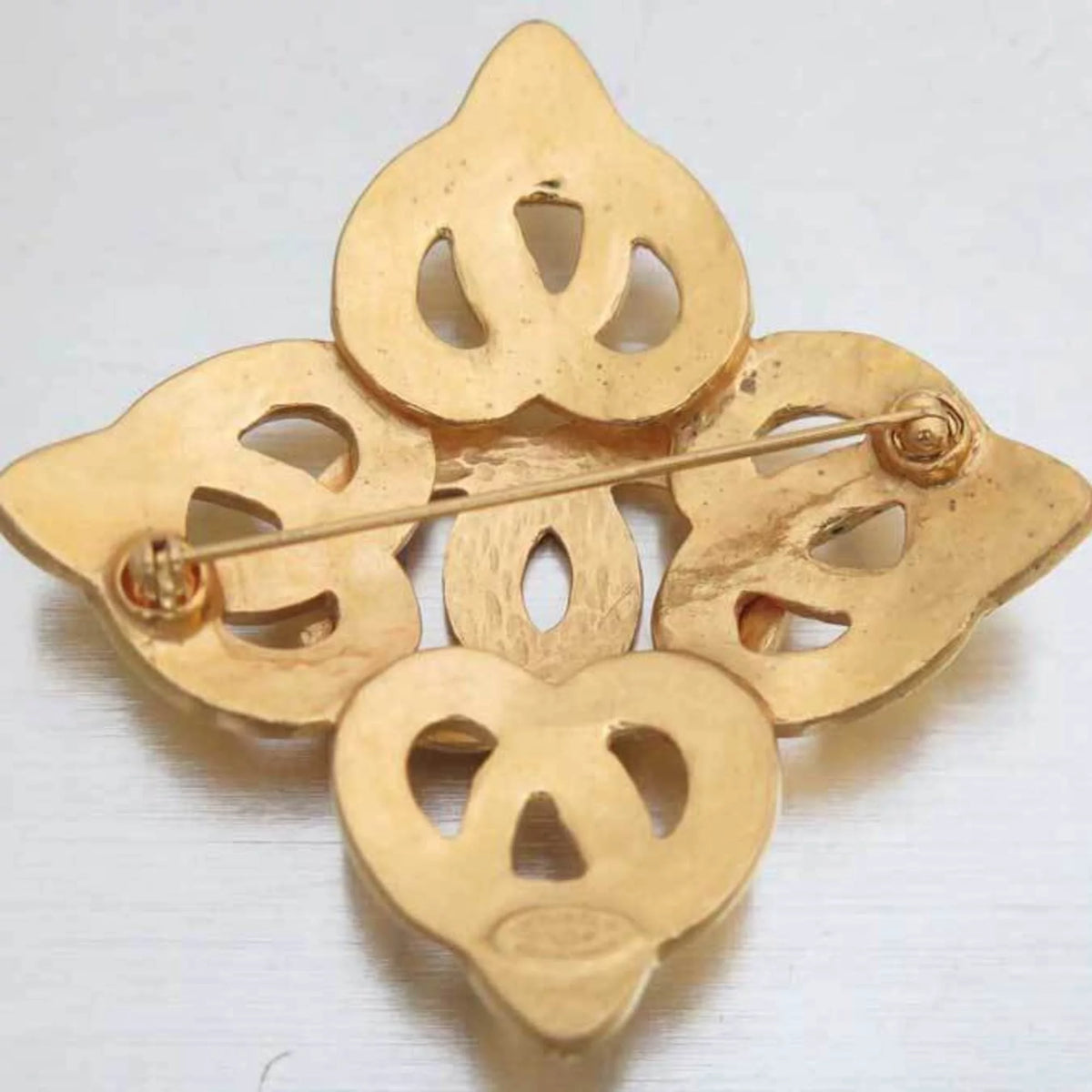 Gold Brooch D4763