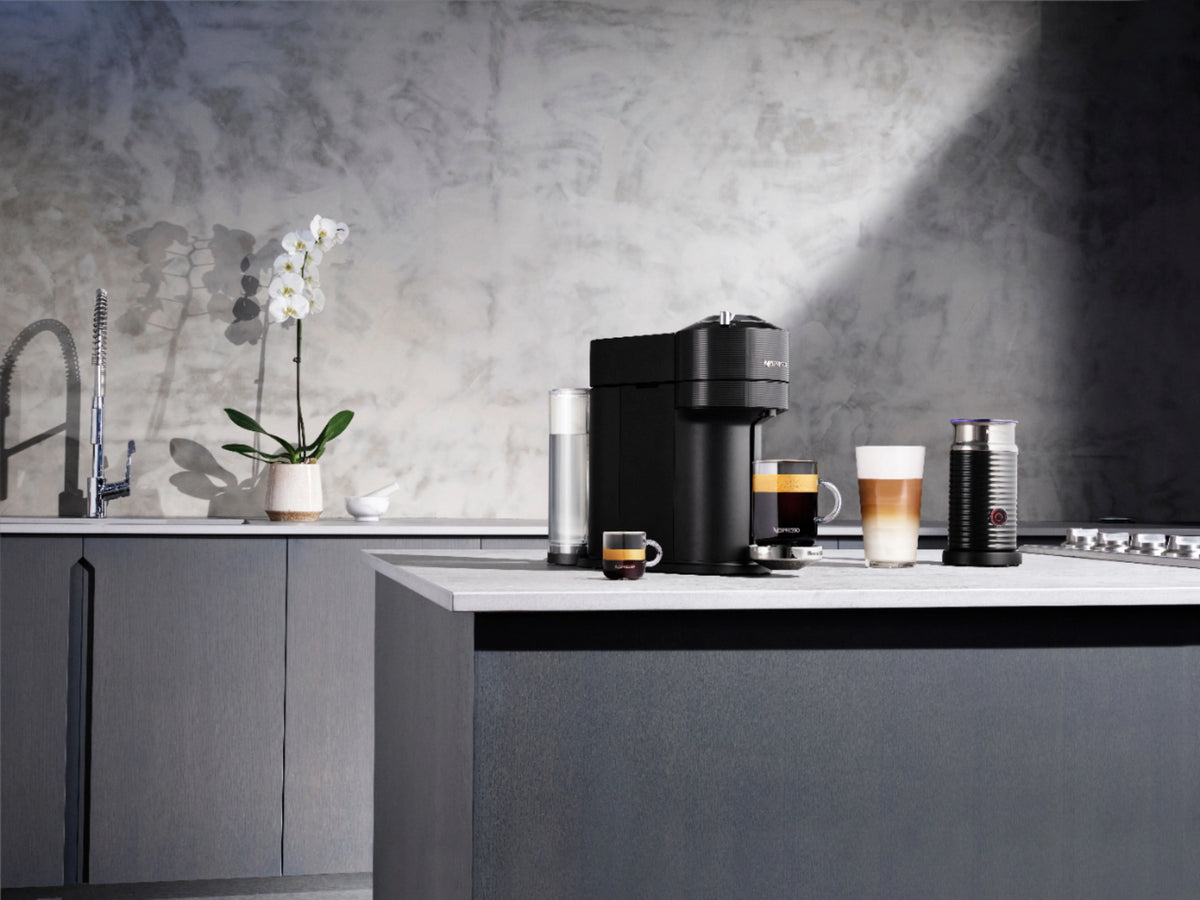 Classic Black Coffee Machine with Milk Frother H622987