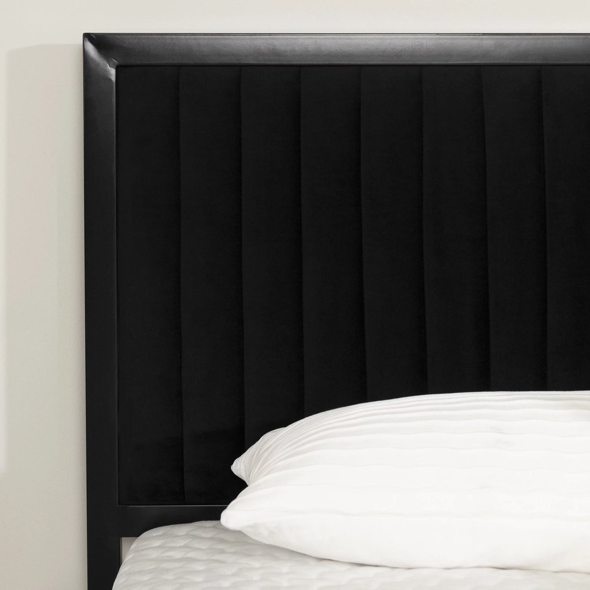 Queen Size Metal-framed Upholstered Bed Set N7626